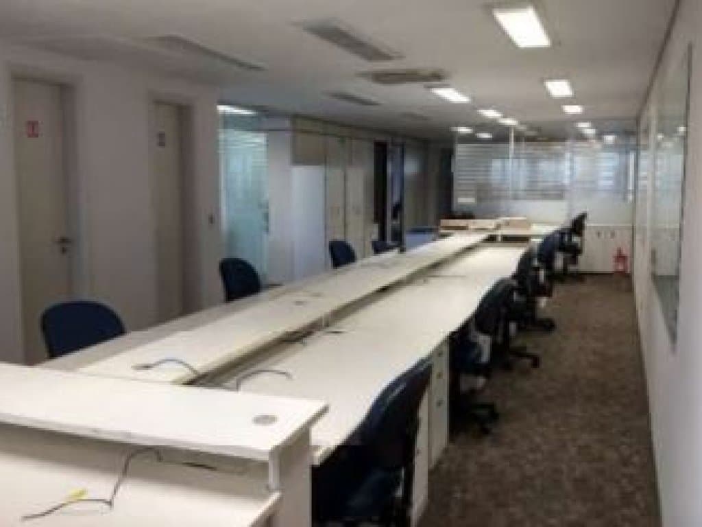 Foto 6 de 13: Terreno em leilão em Curitiba - PR — Salas Comerciais (Unids. 1701 à 1704) - Centro - Curitiba - PR
