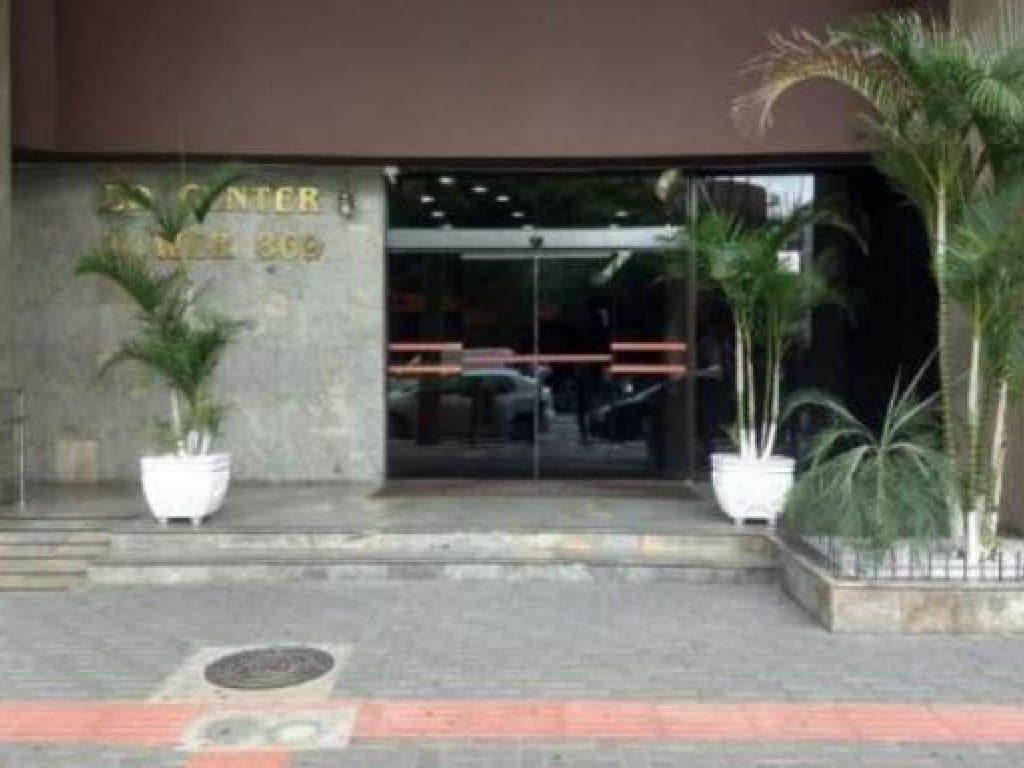 Foto 3 de 13: Terreno em leilão em Curitiba - PR — Salas Comerciais (Unids. 1701 à 1704) - Centro - Curitiba - PR