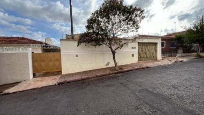 Foto 2 de 4: Casa em leilão em Araraquara - SP — Casa 132 m² - Laurini - Araraquara - SP