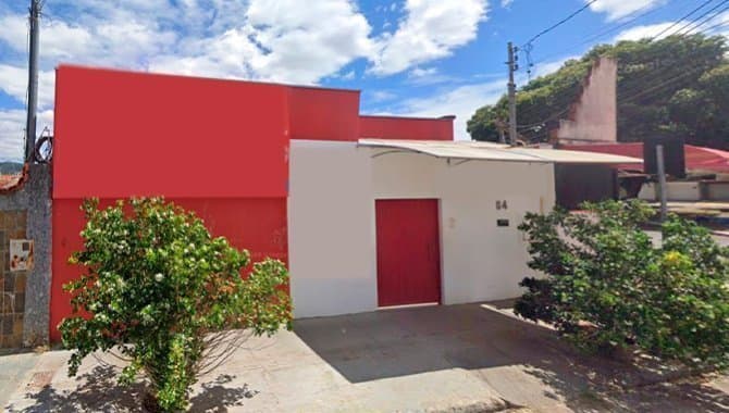 Casa em leilão em Montes Claros - MG — Casa 185 m² - Sagrada Família - Montes Claros - MG