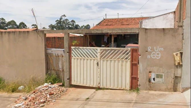 Foto 1 de 4: Casa em leilão em Botucatu - SP — Casa em Terreno de 200 m² - Conjunto Habitacional Popular Altos da Serra  - Botucatu - SP