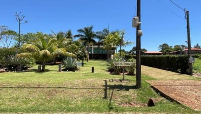 Foto 1 de 3: Casa em leilão em Porecatu - PR — Casa 246 m² - Porecatu-PR - Rua do Lago, 385 - Porto das Águas e Apartamento 165 - Londrina-PR - Rua Eurico Hummig, 107 - Apto. 2203 - Gleba Fazenda Palhano