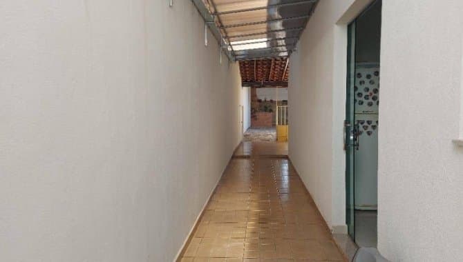 Foto 4 de 14: Casa em leilão em Uberlândia - MG, bairro Jardim das Palmeiras — Casa 206 m² - Jardim das Palmeiras - Uberlândia - MG