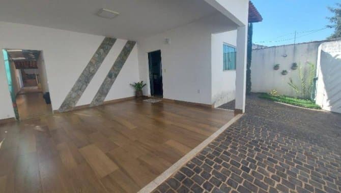 Foto 9 de 14: Casa em leilão em Uberlândia - MG, bairro Jardim das Palmeiras — Casa 206 m² - Jardim das Palmeiras - Uberlândia - MG