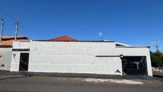 Foto 1 de 12: Casa em leilão em Uberlândia - MG, bairro Vila Presidente Roosevelt — Casa 128 m² - Vila Presidente Roosevelt - Uberlândia - MG