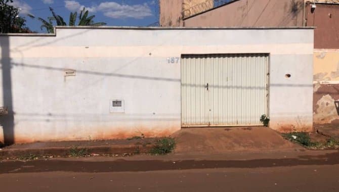 Casa em leilão em Ituiutaba - MG, bairro Lagoa Azul II — Casa, Padrão, 0 Vaga(S) de Garagem
