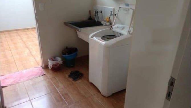 Foto 4 de 9: Casa em leilão em Bariri - SP, bairro Cidade Jardim — Casa, Padrão, 1 Vaga(S) de Garagem