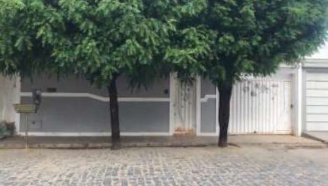 Casa em leilão em Santa Maria Da Vitória - BA, bairro Centro — Casa 249 m² - Centro - Santa Maria da Vitória - BA
