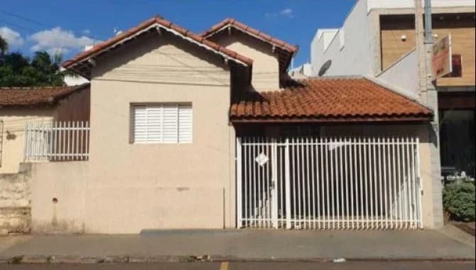 Foto 1 de 2: Casa em leilão em Santa Adélia - SP, bairro Centro — Casa 163 m² - Santa Adélia-SP - Av. XV de Novembro, 37 - Centro