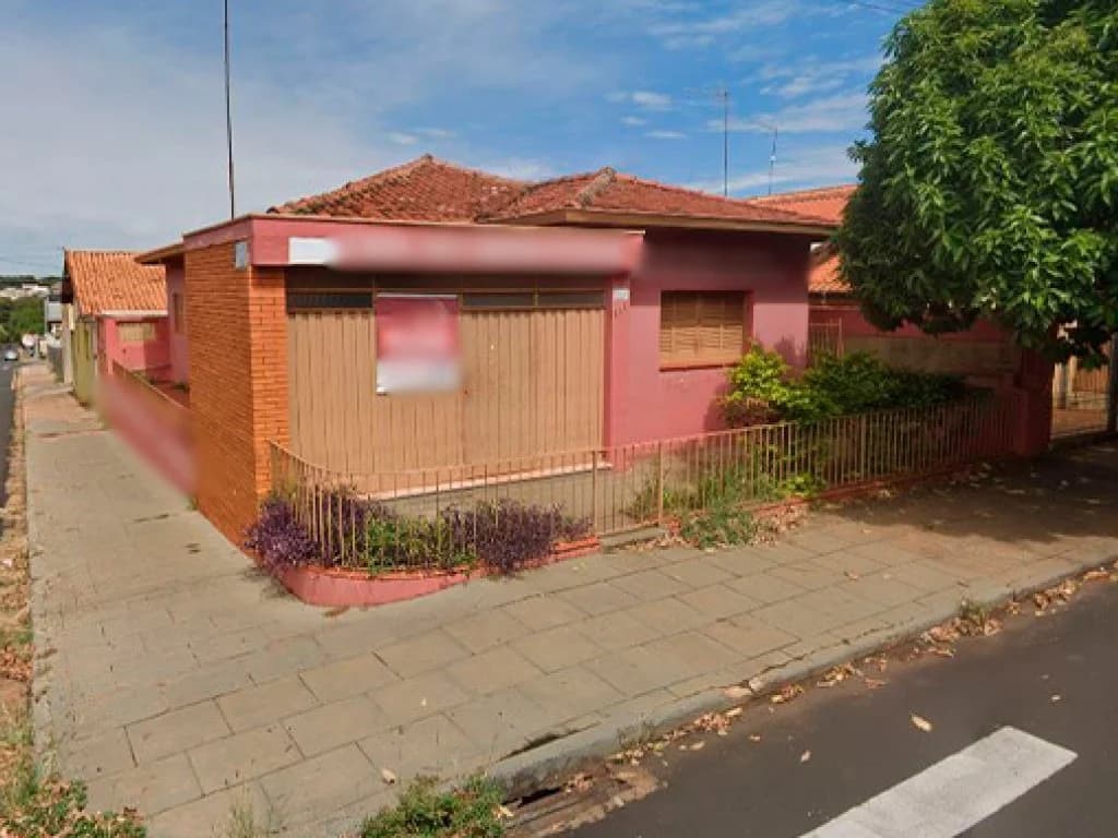 Foto 2 de 5: Casa em leilão em Bebedouro - SP, bairro Centro — Nua Propriedade de Casa em Terreno de 210 m² - Centro - Bebedouro - SP