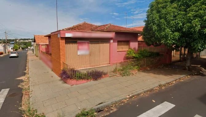 Foto 1 de 5: Casa em leilão em Bebedouro - SP, bairro Centro — Nua Propriedade de Casa em Terreno de 210 m² - Centro - Bebedouro - SP