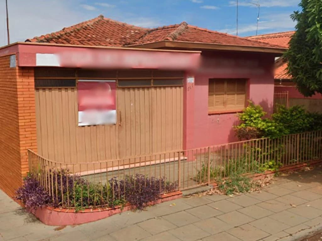 Foto 3 de 5: Casa em leilão em Bebedouro - SP, bairro Centro — Nua Propriedade de Casa em Terreno de 210 m² - Centro - Bebedouro - SP