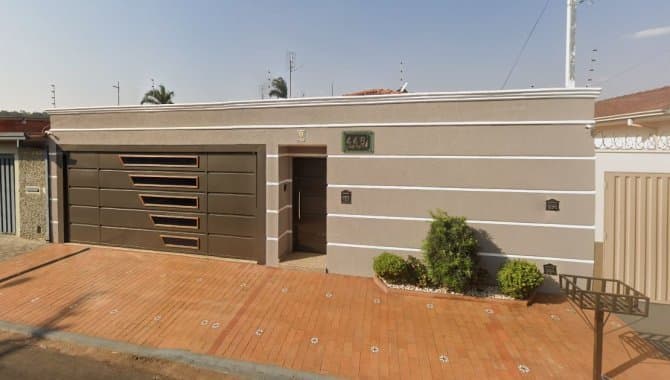 Foto 1 de 5: Casa em leilão em Batatais - SP, bairro Castelo — Parte Ideal 20% da Nua Propriedade sobre Casa e Edícula 236 m² (área total construída) - Castelo - Batatais - SP