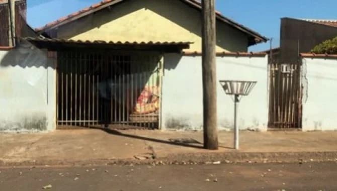 Foto 1 de 5: Casa em leilão em Olímpia - SP, bairro Jardim Santa Fé — Casa em Terreno de 250 m² - Jardim Santa Fé - Olímpia - SP