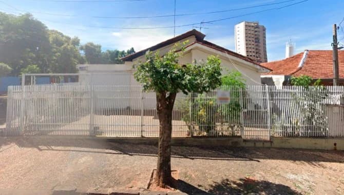 Foto 1 de 5: Casa em leilão em Lins - SP, bairro Vila Alta — Nua Propriedade sobre Casa 232 m² - Vila Alta - Lins - SP