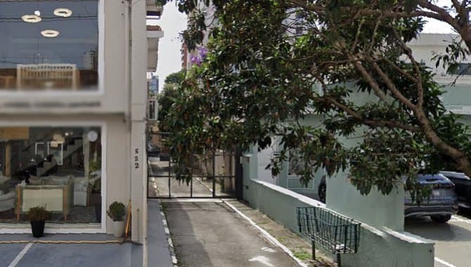 Foto 1 de 7: Casa em leilão em São Paulo - SP, bairro Vila Olímpia — Casa 100 m² (próx. à Av. Brigadeiro Faria Lima) - Vila Olímpia - São Paulo - SP
