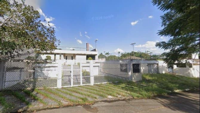 Foto 1 de 24: Casa em leilão em São Paulo - SP, bairro Interlagos — Casa com 908m² de área construída, em terreno de 1.500 m² - Interlagos - São Paulo - SP