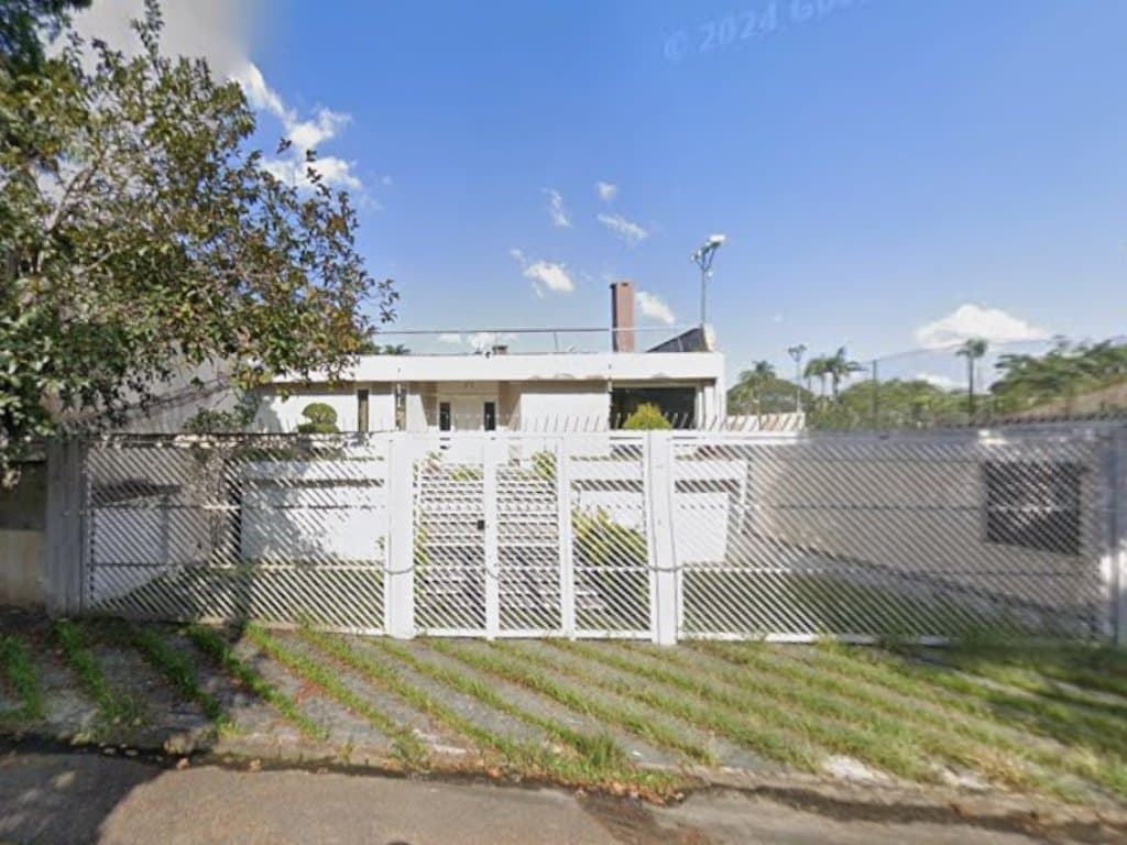 Foto 4 de 24: Casa em leilão em São Paulo - SP, bairro Interlagos — Casa com 908m² de área construída, em terreno de 1.500 m² - Interlagos - São Paulo - SP