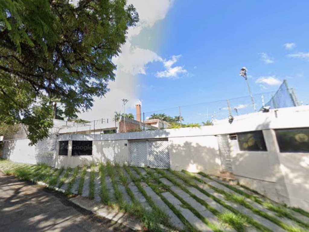 Foto 3 de 24: Casa em leilão em São Paulo - SP, bairro Interlagos — Casa com 908m² de área construída, em terreno de 1.500 m² - Interlagos - São Paulo - SP
