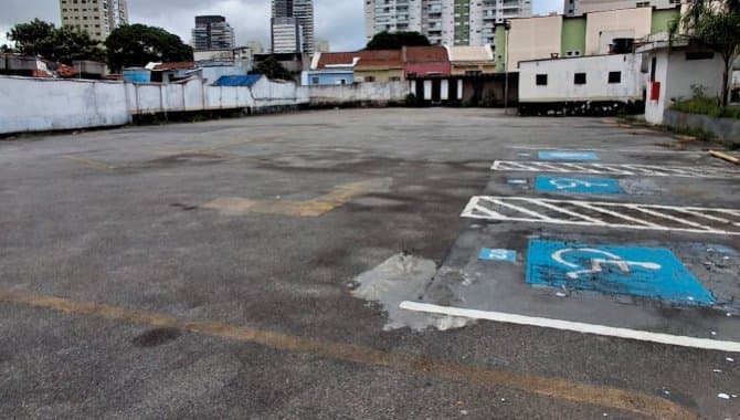 Foto 15 de 16: Comercial em leilão em São Paulo - SP, bairro Tatuapé — Ex-Agência com 2.225 m² (área total) e 514 m² (de construção) Excelente Oportunidade para Incorporação - Tatuapé - São Paulo - SP