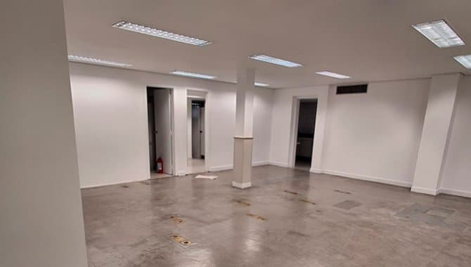 Foto 10 de 16: Comercial em leilão em São Paulo - SP, bairro Tatuapé — Ex-Agência com 2.225 m² (área total) e 514 m² (de construção) Excelente Oportunidade para Incorporação - Tatuapé - São Paulo - SP