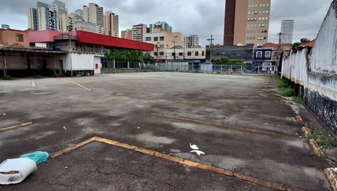 Foto 14 de 16: Comercial em leilão em São Paulo - SP, bairro Tatuapé — Ex-Agência com 2.225 m² (área total) e 514 m² (de construção) Excelente Oportunidade para Incorporação - Tatuapé - São Paulo - SP