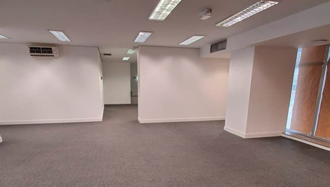 Foto 12 de 16: Comercial em leilão em São Paulo - SP, bairro Tatuapé — Ex-Agência com 2.225 m² (área total) e 514 m² (de construção) Excelente Oportunidade para Incorporação - Tatuapé - São Paulo - SP
