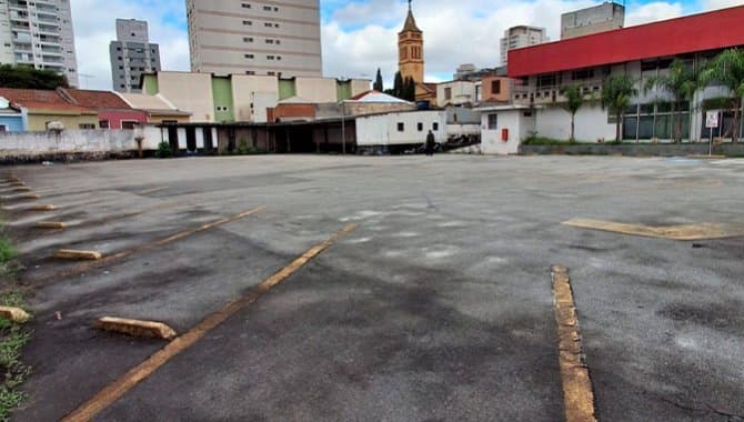 Foto 13 de 16: Comercial em leilão em São Paulo - SP, bairro Tatuapé — Ex-Agência com 2.225 m² (área total) e 514 m² (de construção) Excelente Oportunidade para Incorporação - Tatuapé - São Paulo - SP
