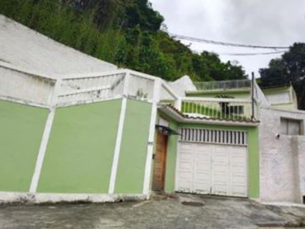 Foto 3 de 5: Casa em leilão em Niterói - RJ, bairro Santa Rosa — Casa em Terreno de 606 m² - Santa Rosa - Niterói - RJ