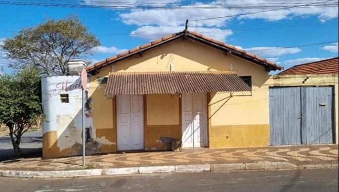 Foto 1 de 13: Casa em leilão em Brotas - SP, bairro Centro — Casa 162 m² -  Centro - Brotas - SP