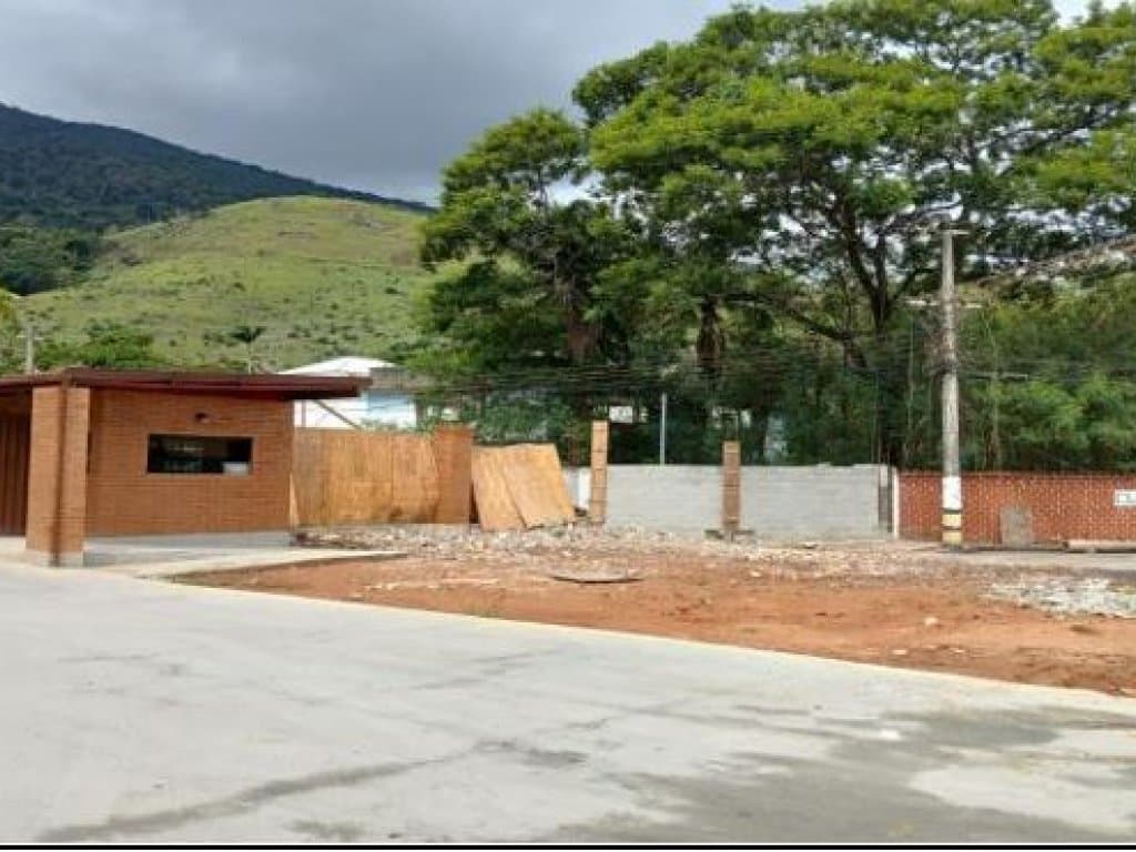 Foto 2 de 2: Casa em leilão em Nova Iguaçu - RJ, bairro Paraíso — Casa 296 m² - Nova Iguaçu-RJ - Estrada Rio São Paulo Variante, 680 - Internamente Rua São Paulo, 300 - Jardim Paraíso