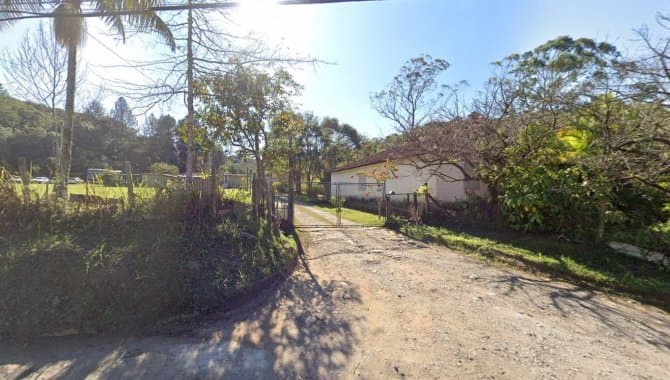 Foto 1 de 15: Casa em leilão em São Paulo - SP, bairro Parelheiros — Chácara com Área de 212.250 m² - Parelheiros - São Paulo - SP - Leilão de Parte Ideal (8,333%)