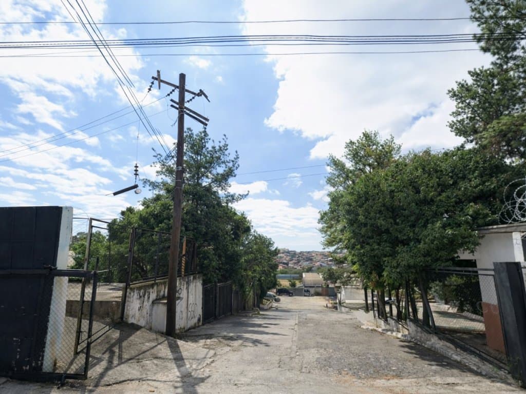 Foto 1 de 3: Comercial em leilão em Sorocaba - SP, bairro Vila Trujillo — Imóvel Comercial 6.920 m² (10 Galpões) - Parque das Paineiras - Sorocaba - SP