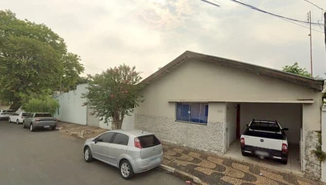 Foto 1 de 5: Imóvel em leilão em Mogi Mirim - SP, bairro Centro — Casa e Imóveis Comerciais 292 m² (área construída) - Centro - Mogi Mirim - SP - Leilão de Parte Ideal (50%)