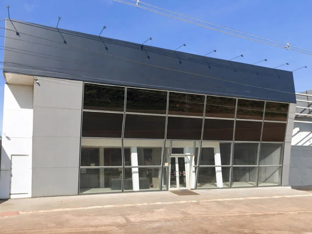 Foto 2 de 3: Comercial em leilão em Porto Velho - RO, bairro Floresta — Imóvel Comercial (com Loja e Galpões) em Terreno de 4.000 m² - Porto Velho - RO