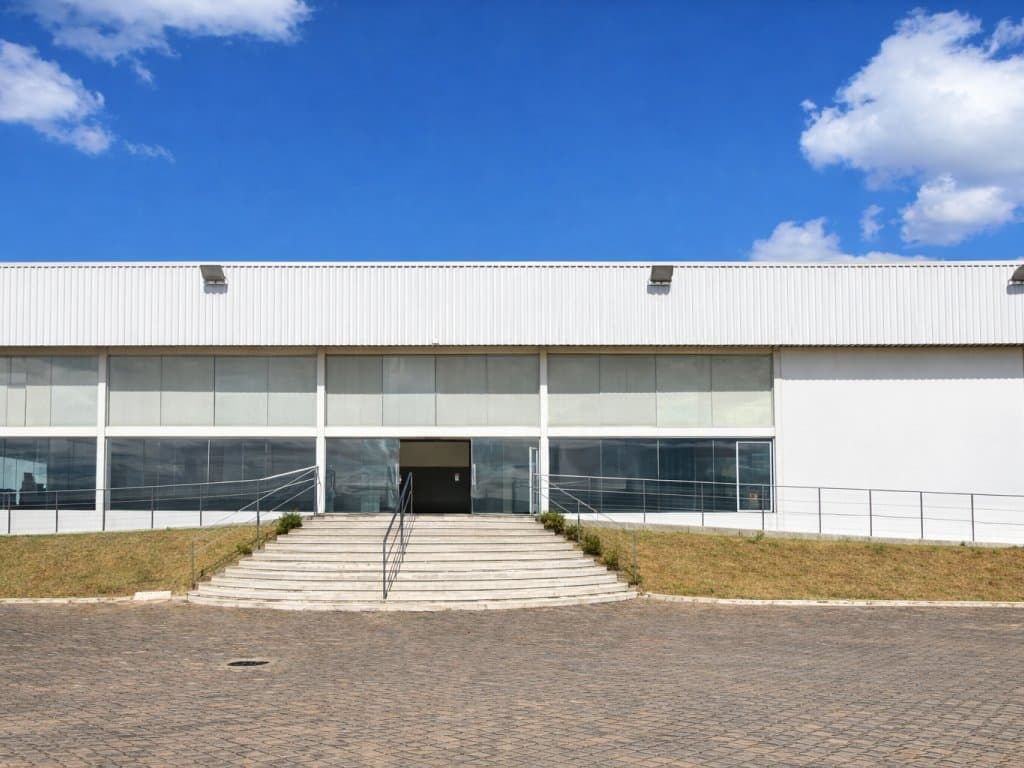 Foto 2 de 17: Comercial em leilão em São João Del Rei - MG, bairro Vila São Vicente — Imóvel Comercial 1.786 m² (construção) e 8.316 m² (terreno) - Vila São Vicente - São João Del Rei - MG