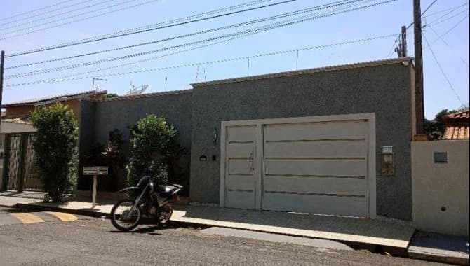 Foto 2 de 10: Casa em leilão em Macaubal - SP, bairro Centro — Casa 216 m² - Centro - Macaubal - SP