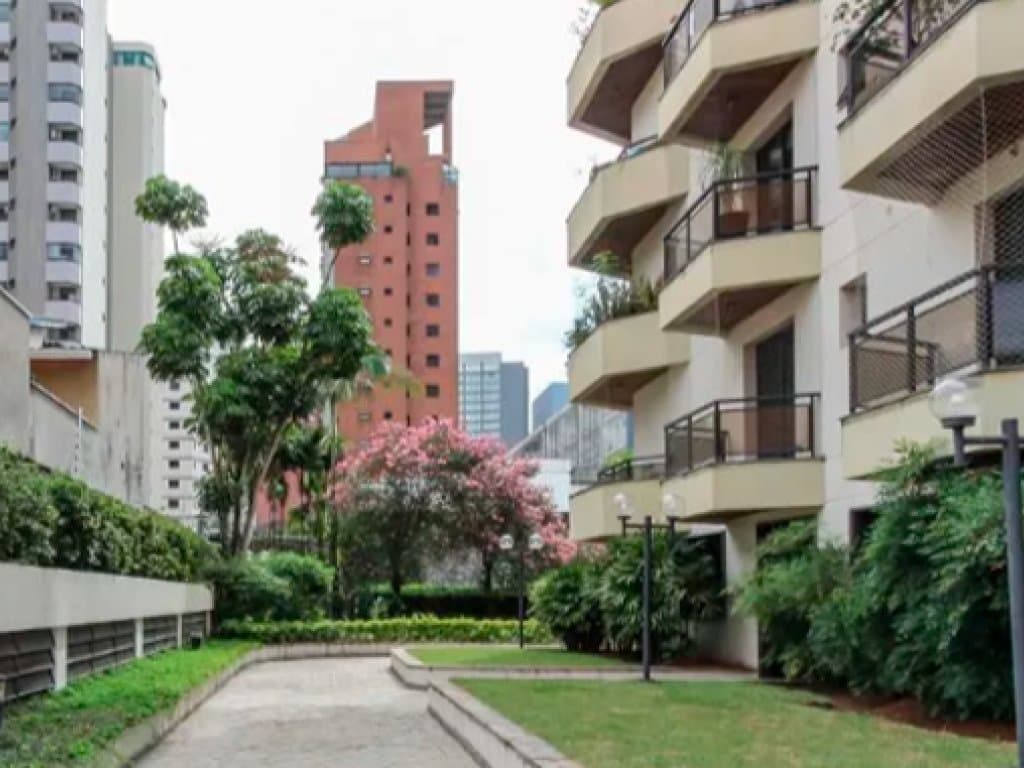 Foto 10 de 10: Apartamento em leilão em São Paulo - SP — Apartamento 240 m² com 03 Vagas (próx. à Marginal Pinheiros) -  Real Parque - São Paulo - SP