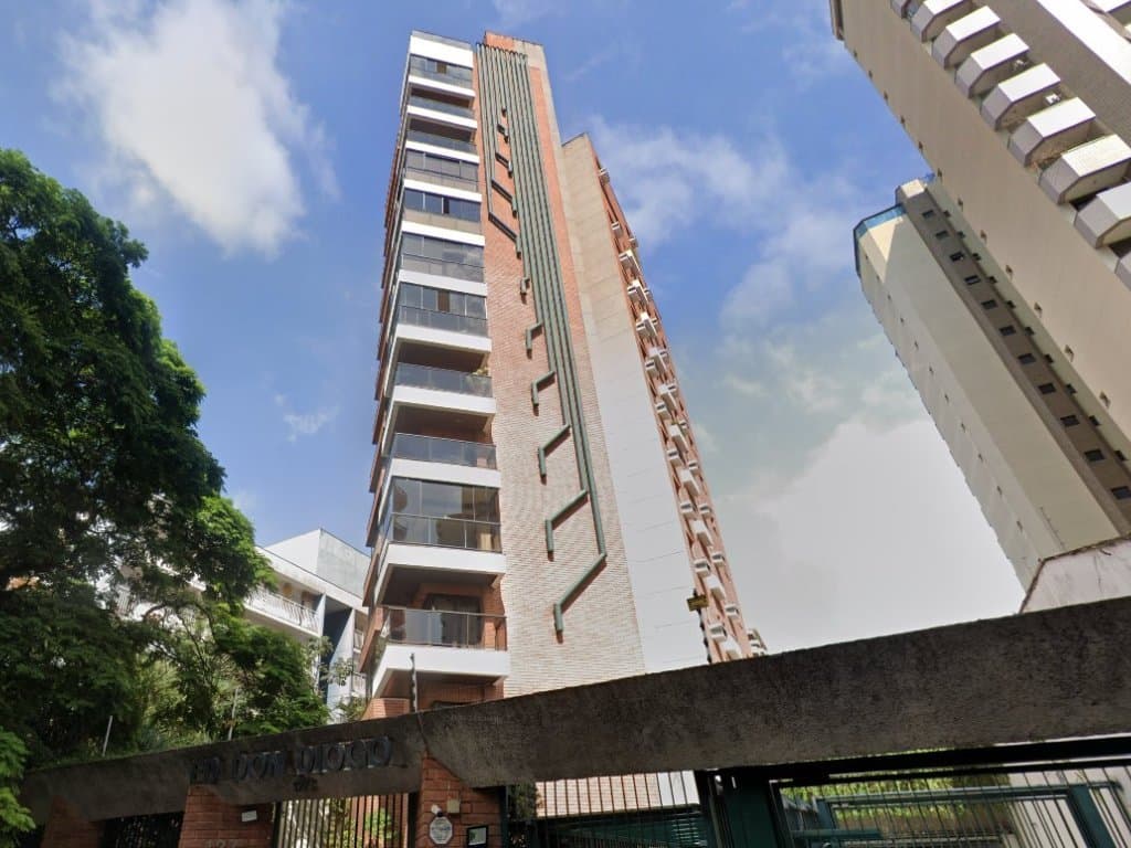 Foto 2 de 10: Apartamento em leilão em São Paulo - SP — Apartamento 240 m² com 03 Vagas (próx. à Marginal Pinheiros) -  Real Parque - São Paulo - SP