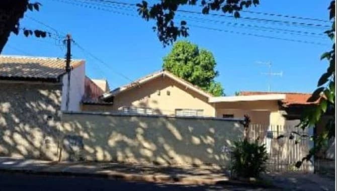 Foto 1 de 4: Casa em leilão em Lins - SP — Casa 80 m² - Núcleo Habitacional Monsenhor Pasetto - Lins - SP