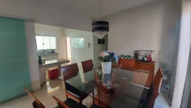 Foto 15 de 34: Casa em leilão em Uberlândia - MG, bairro Jardim das Palmeiras — Casa 206 m² - Jardim das Palmeiras - Uberlândia - MG