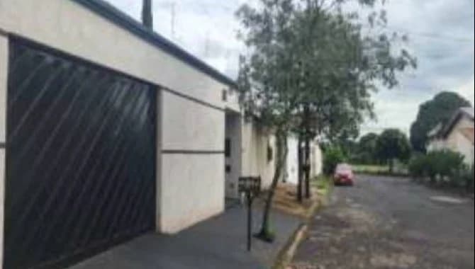 Foto 2 de 34: Casa em leilão em Uberlândia - MG, bairro Jardim das Palmeiras — Casa 206 m² - Jardim das Palmeiras - Uberlândia - MG
