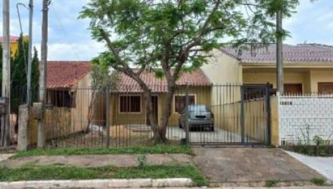 Foto 1 de 10: Casa em leilão em Canoas - RS, bairro Harmonia — Casa 64 m² - Harmonia - Canoas - RS