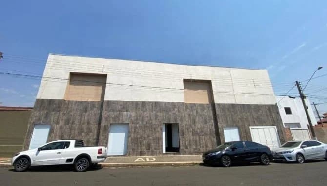 Foto 1 de 13: Comercial em leilão em Conchal - SP, bairro Jardim Peris — Prédio Comercial 715 m² - Jardim Peris - Conchal - SP