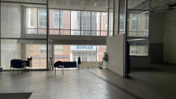 Foto 18 de 24: Comercial em leilão em Porto Alegre - RS, bairro Centro Histórico — Prédio Comercial 2.700 m² - Centro Histórico - Porto Alegre - RS