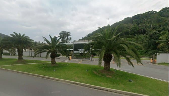 Foto 1 de 3: Terreno em leilão em Guarujá - SP — Terreno 1.196 m² (Lote 10 Quadra 03) - Residencial Marina Guarujá - Guarujá - SP