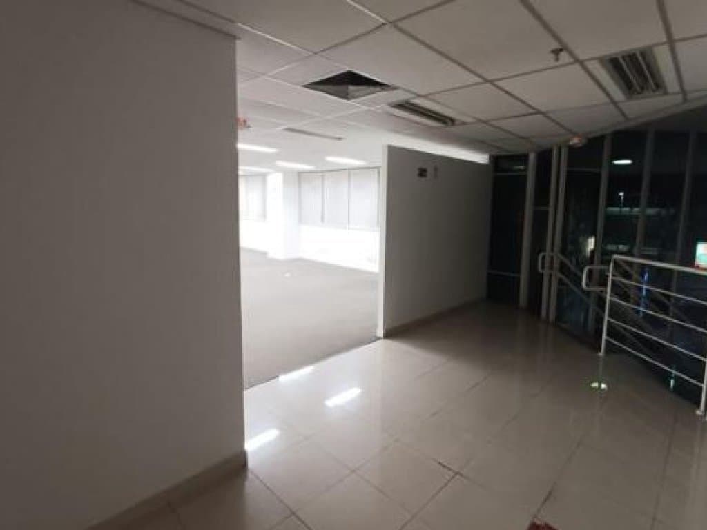 Foto 23 de 36: Comercial em leilão em Rio De Janeiro - RJ, bairro Centro — Loja 2.065 m² (privativa + comum) - Rio de Janeiro-RJ - Av. Rio Branco, 181 - Loja 181-A - (Composta por: Térreo, sobreloja, 2º pavimento, pavimento técnico, 1º e 2º subsolos) - Centro