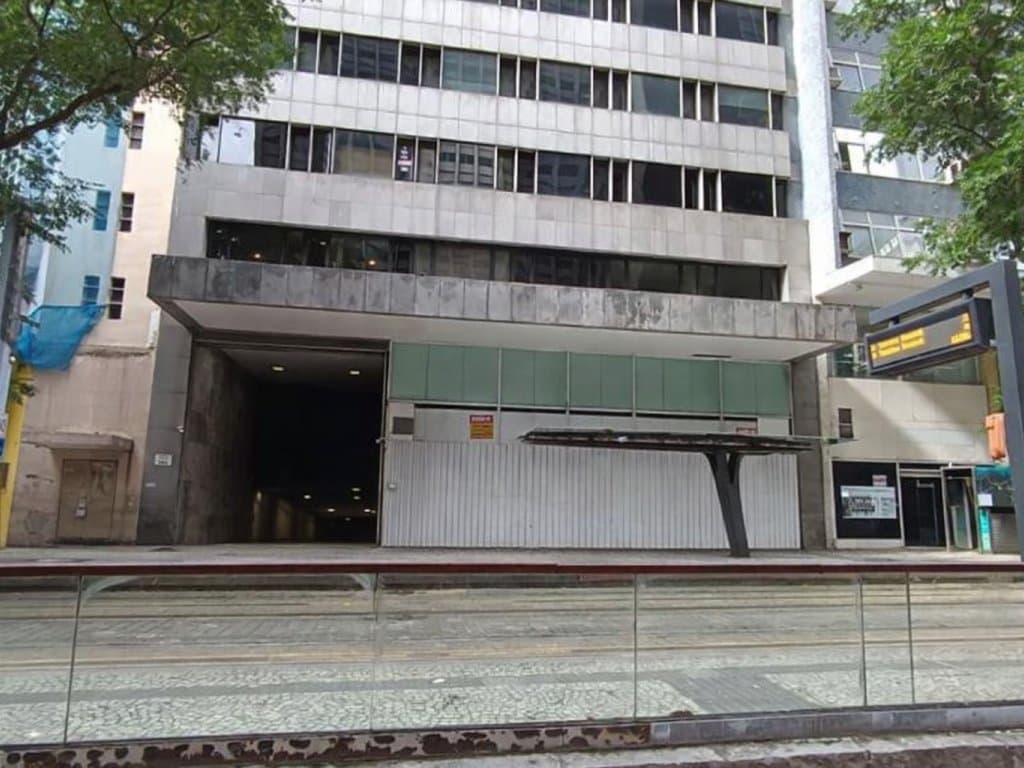 Foto 3 de 36: Comercial em leilão em Rio De Janeiro - RJ, bairro Centro — Loja 2.065 m² (privativa + comum) - Rio de Janeiro-RJ - Av. Rio Branco, 181 - Loja 181-A - (Composta por: Térreo, sobreloja, 2º pavimento, pavimento técnico, 1º e 2º subsolos) - Centro