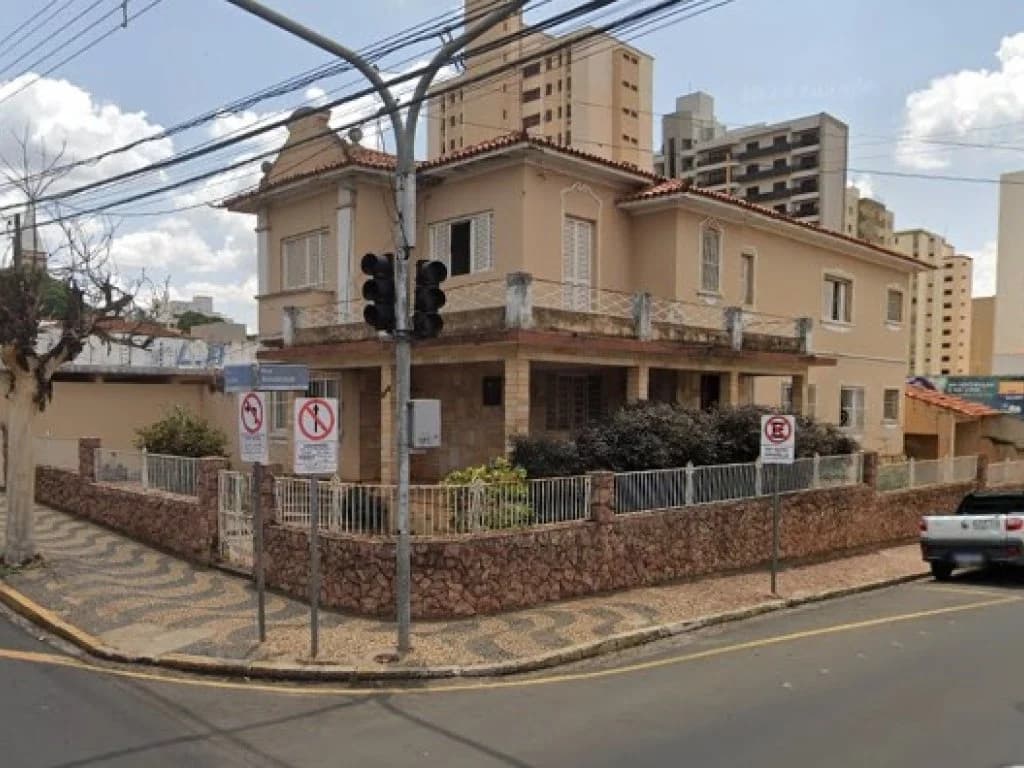 Foto 2 de 15: Imóvel em leilão em Catanduva - SP, bairro Centro — Nua Propriedade sobre Casa 523 m² e Terreno 2.506 m² - Centro - Catanduva - SP