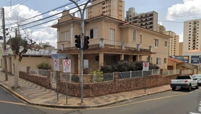 Foto 1 de 15: Imóvel em leilão em Catanduva - SP, bairro Centro — Nua Propriedade sobre Casa 523 m² e Terreno 2.506 m² - Centro - Catanduva - SP